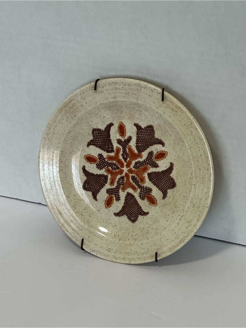 Vintage 1977 Homer Laughlin stoneware plate